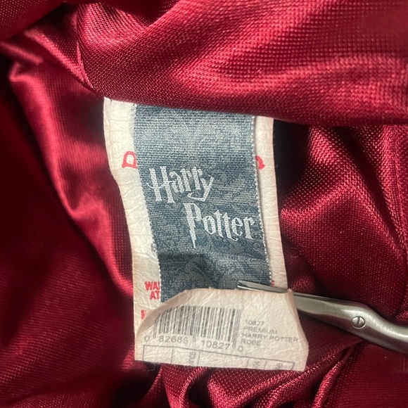 Harry Potter Deluxe Gryffindor Robe with Ron Weasley Wand  Kids Medium Universal - Picture 4 of 13